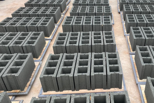 machine-d-agglos-beton-ott6s-parpaing-brique-375381372_x2